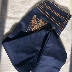 Am selling Mid Rise blue jeans